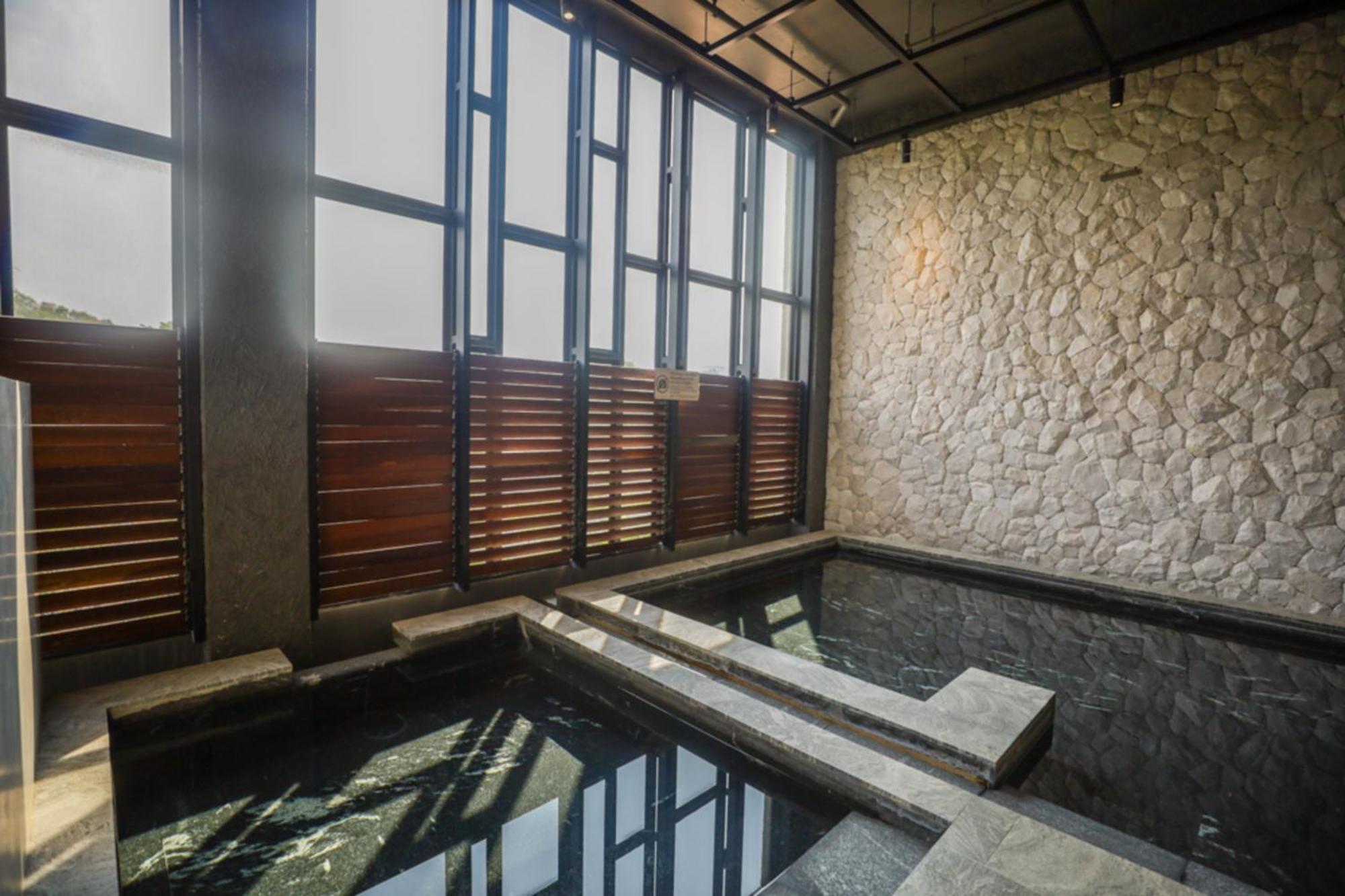 Balcony Seaside Sriracha Hotel & Serviced Apartments Si Racha Exterior photo